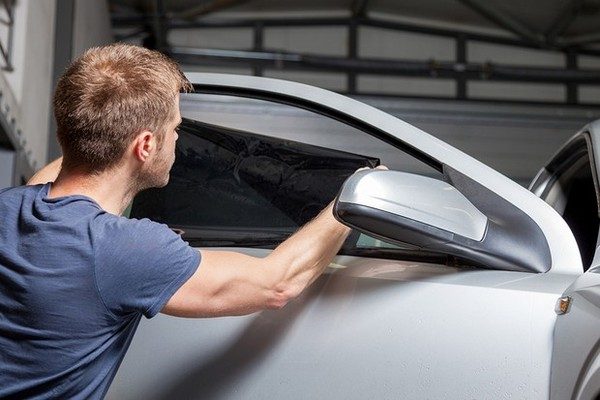 Aplicação de insufilm para carro