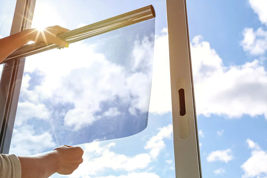 O  insulfilme para janela pode reduzir o brilho e a intensidade do sol